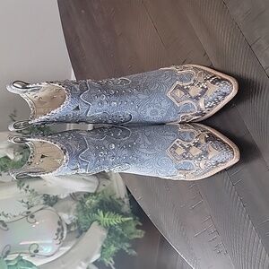 Donald Pliner denim boots